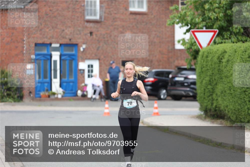 10.05.2026 - 8. Wedeler Halbmarathon Andreas Tolksdorf http://msf.ph/oto/9703955 10.05.2026 10:32:32 Laufen 70 meine-sportfotos.de