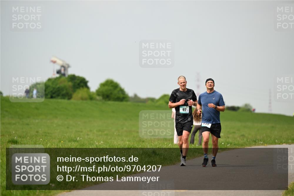 10.05.2026 - 8. Wedeler Halbmarathon Dr. Thomas Lammeyer http://msf.ph/oto/9704207 10.05.2026 11:51:26 Laufen  meine-sportfotos.de