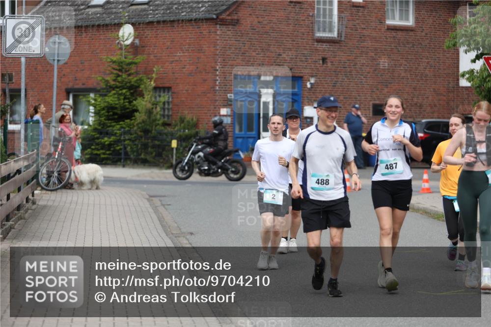 10.05.2026 - 8. Wedeler Halbmarathon Andreas Tolksdorf http://msf.ph/oto/9704210 10.05.2026 10:34:27 Laufen 1, 2, 488, 487 meine-sportfotos.de