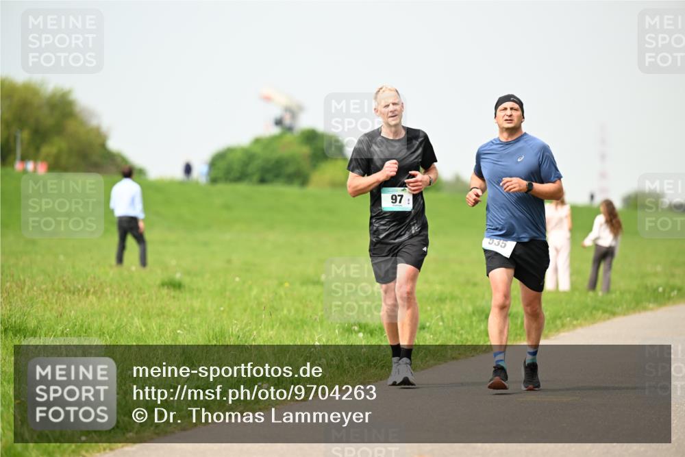 10.05.2026 - 8. Wedeler Halbmarathon Dr. Thomas Lammeyer http://msf.ph/oto/9704263 10.05.2026 11:51:30 Laufen 535 meine-sportfotos.de