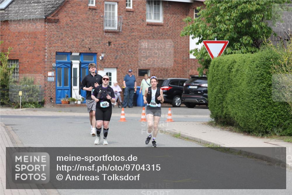 10.05.2026 - 8. Wedeler Halbmarathon Andreas Tolksdorf http://msf.ph/oto/9704315 10.05.2026 10:35:23 Laufen 832, 860 meine-sportfotos.de