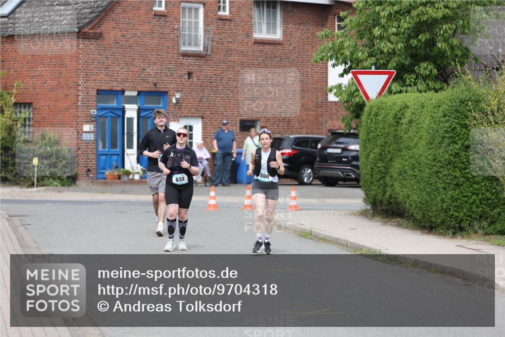 10.05.2026 - 8. Wedeler Halbmarathon Andreas Tolksdorf http://msf.ph/oto/9704318 10.05.2026 10:35:23 Laufen 832, 860 meine-sportfotos.de