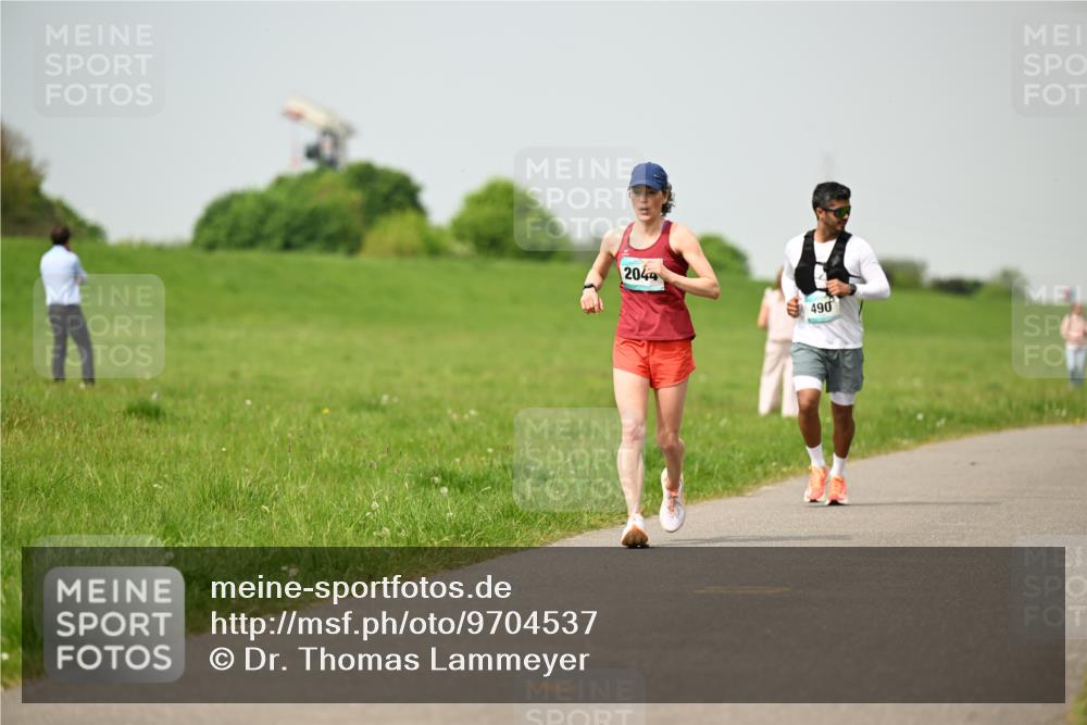 10.05.2026 - 8. Wedeler Halbmarathon Dr. Thomas Lammeyer http://msf.ph/oto/9704537 10.05.2026 11:51:59 Laufen 2044, 490 meine-sportfotos.de
