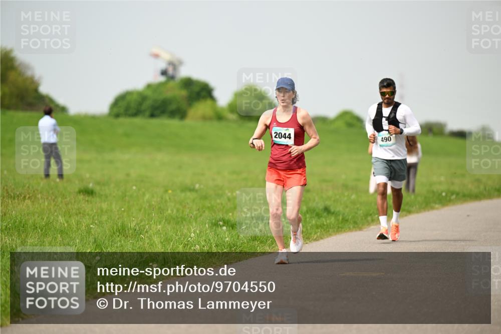 10.05.2026 - 8. Wedeler Halbmarathon Dr. Thomas Lammeyer http://msf.ph/oto/9704550 10.05.2026 11:51:59 Laufen 2044, 490 meine-sportfotos.de