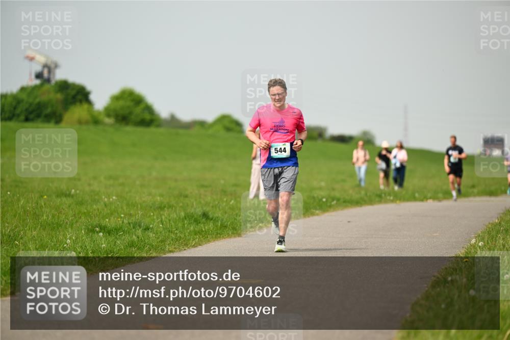 10.05.2026 - 8. Wedeler Halbmarathon Dr. Thomas Lammeyer http://msf.ph/oto/9704602 10.05.2026 11:52:10 Laufen 544 meine-sportfotos.de