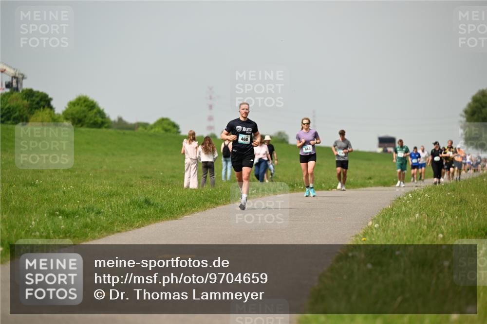 10.05.2026 - 8. Wedeler Halbmarathon Dr. Thomas Lammeyer http://msf.ph/oto/9704659 10.05.2026 11:52:25 Laufen 468, 643 meine-sportfotos.de
