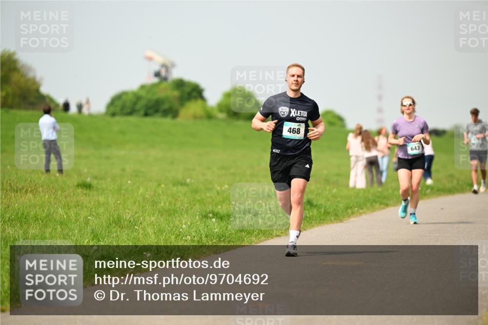 10.05.2026 - 8. Wedeler Halbmarathon Dr. Thomas Lammeyer http://msf.ph/oto/9704692 10.05.2026 11:52:30 Laufen 057, 468, 643 meine-sportfotos.de