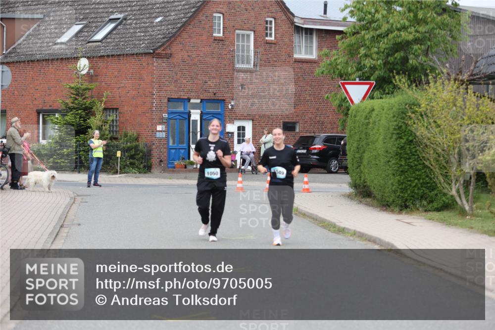 10.05.2026 - 8. Wedeler Halbmarathon Andreas Tolksdorf http://msf.ph/oto/9705005 10.05.2026 10:44:24 Laufen 1049, 1050 meine-sportfotos.de