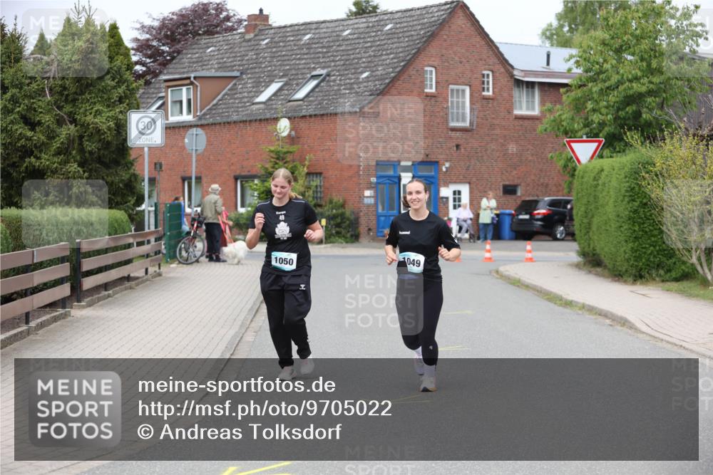 10.05.2026 - 8. Wedeler Halbmarathon Andreas Tolksdorf http://msf.ph/oto/9705022 10.05.2026 10:44:27 Laufen 30, 49, 1050, 1049 meine-sportfotos.de