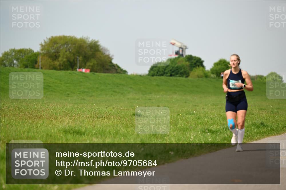 10.05.2026 - 8. Wedeler Halbmarathon Dr. Thomas Lammeyer http://msf.ph/oto/9705684 10.05.2026 11:55:20 Laufen  meine-sportfotos.de