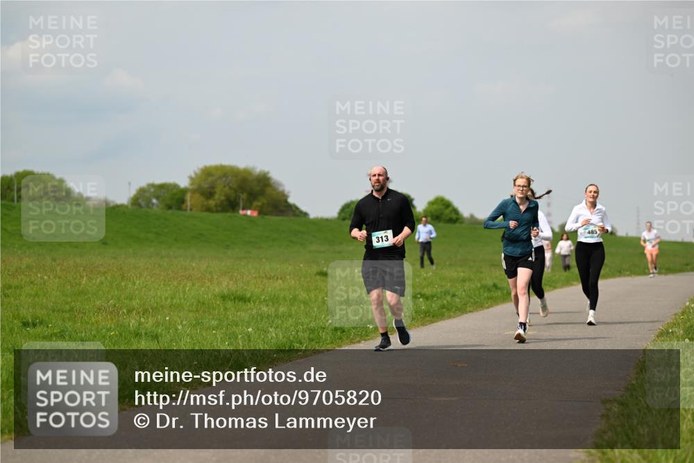 10.05.2026 - 8. Wedeler Halbmarathon Dr. Thomas Lammeyer http://msf.ph/oto/9705820 10.05.2026 11:55:55 Laufen 313, 485 meine-sportfotos.de