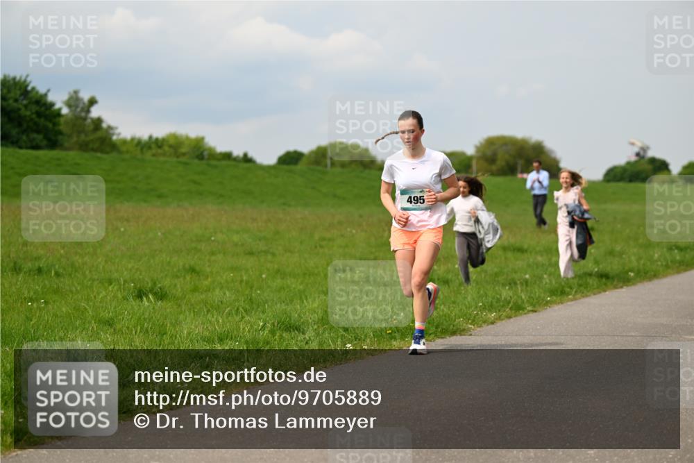 10.05.2026 - 8. Wedeler Halbmarathon Dr. Thomas Lammeyer http://msf.ph/oto/9705889 10.05.2026 11:56:11 Laufen 495 meine-sportfotos.de