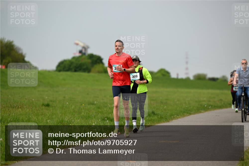 10.05.2026 - 8. Wedeler Halbmarathon Dr. Thomas Lammeyer http://msf.ph/oto/9705927 10.05.2026 11:56:30 Laufen 309 meine-sportfotos.de