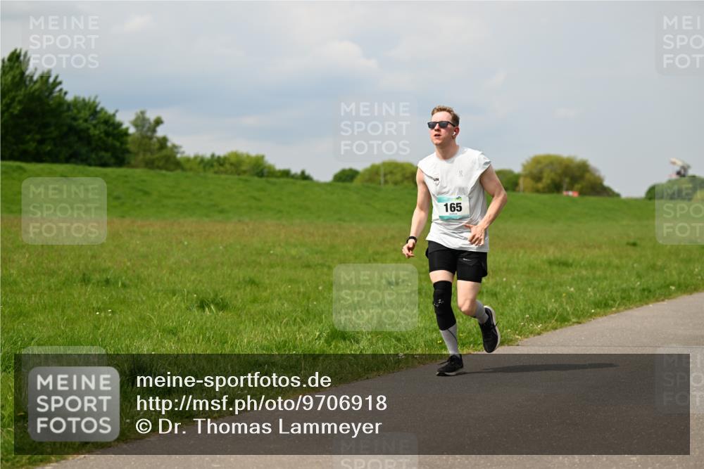 10.05.2026 - 8. Wedeler Halbmarathon Dr. Thomas Lammeyer http://msf.ph/oto/9706918 10.05.2026 11:58:28 Laufen 165 meine-sportfotos.de