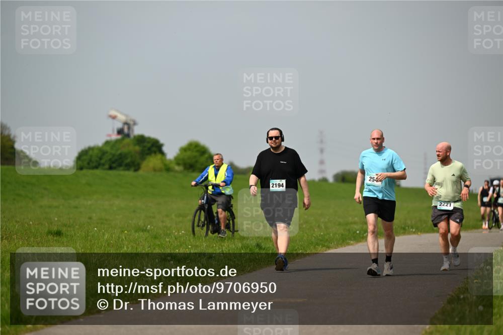 10.05.2026 - 8. Wedeler Halbmarathon Dr. Thomas Lammeyer http://msf.ph/oto/9706950 10.05.2026 11:58:35 Laufen 2194, 254, 2221 meine-sportfotos.de