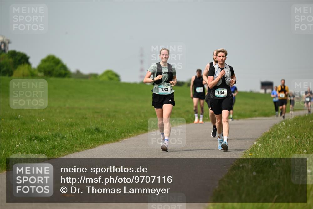 10.05.2026 - 8. Wedeler Halbmarathon Dr. Thomas Lammeyer http://msf.ph/oto/9707116 10.05.2026 11:58:55 Laufen 133, 134 meine-sportfotos.de