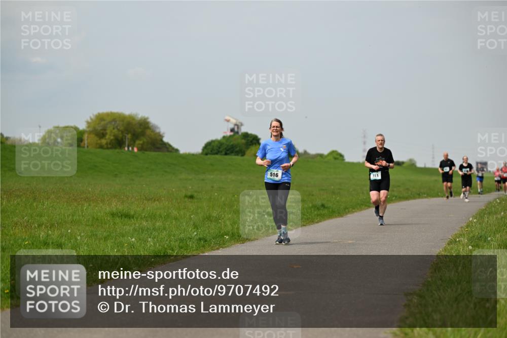 10.05.2026 - 8. Wedeler Halbmarathon Dr. Thomas Lammeyer http://msf.ph/oto/9707492 10.05.2026 11:59:25 Laufen 516, 311 meine-sportfotos.de