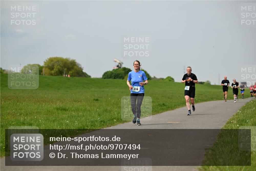 10.05.2026 - 8. Wedeler Halbmarathon Dr. Thomas Lammeyer http://msf.ph/oto/9707494 10.05.2026 11:59:25 Laufen 516, 311 meine-sportfotos.de