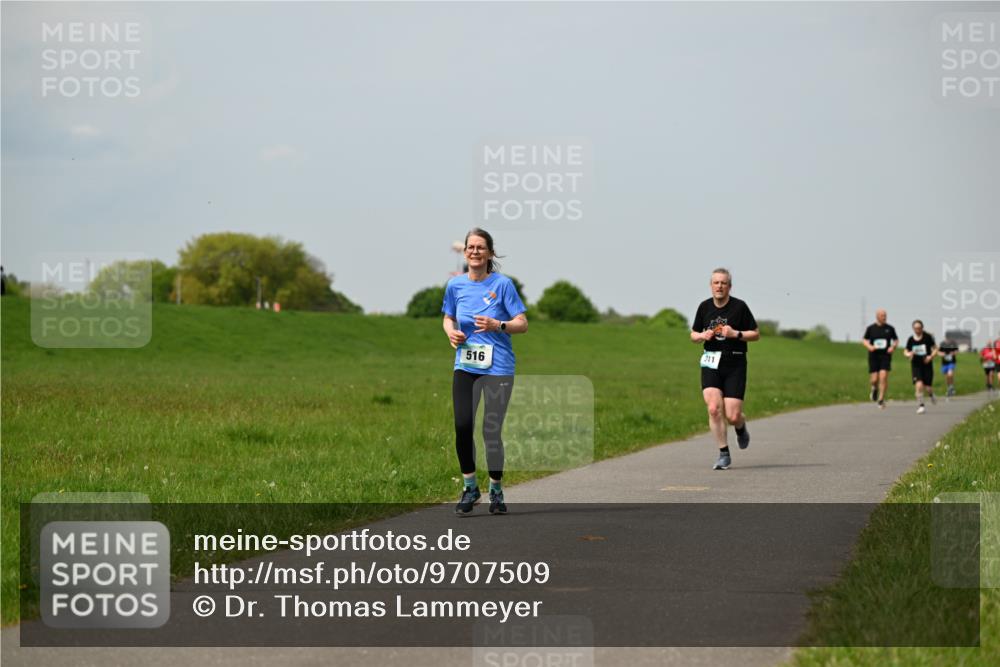 10.05.2026 - 8. Wedeler Halbmarathon Dr. Thomas Lammeyer http://msf.ph/oto/9707509 10.05.2026 11:59:26 Laufen 516, 311 meine-sportfotos.de