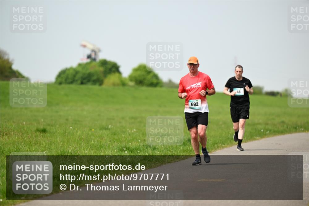 10.05.2026 - 8. Wedeler Halbmarathon Dr. Thomas Lammeyer http://msf.ph/oto/9707771 10.05.2026 11:59:56 Laufen 692 meine-sportfotos.de