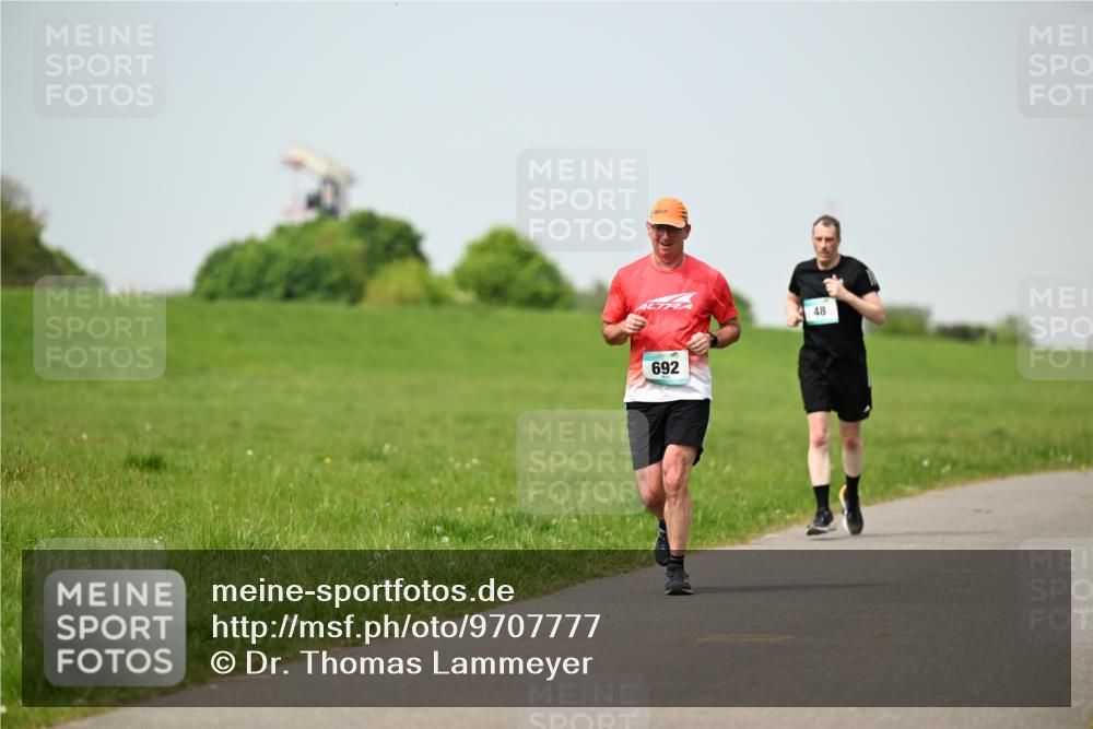 10.05.2026 - 8. Wedeler Halbmarathon Dr. Thomas Lammeyer http://msf.ph/oto/9707777 10.05.2026 11:59:56 Laufen 692 meine-sportfotos.de