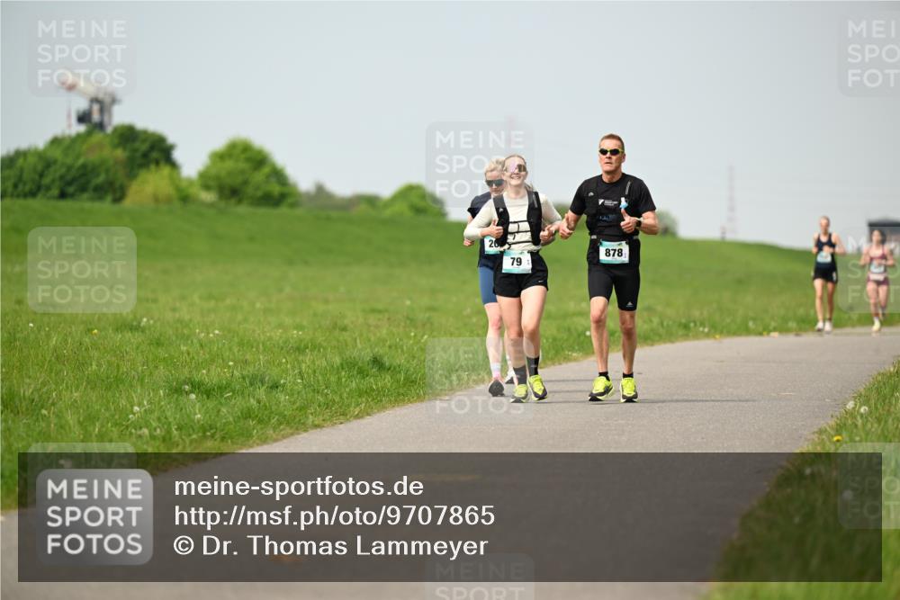 10.05.2026 - 8. Wedeler Halbmarathon Dr. Thomas Lammeyer http://msf.ph/oto/9707865 10.05.2026 12:00:10 Laufen 878 meine-sportfotos.de