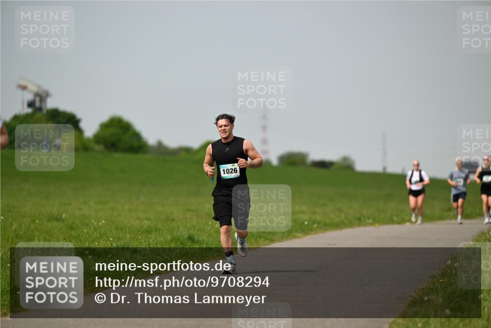 10.05.2026 - 8. Wedeler Halbmarathon Dr. Thomas Lammeyer http://msf.ph/oto/9708294 10.05.2026 12:01:04 Laufen 1026 meine-sportfotos.de