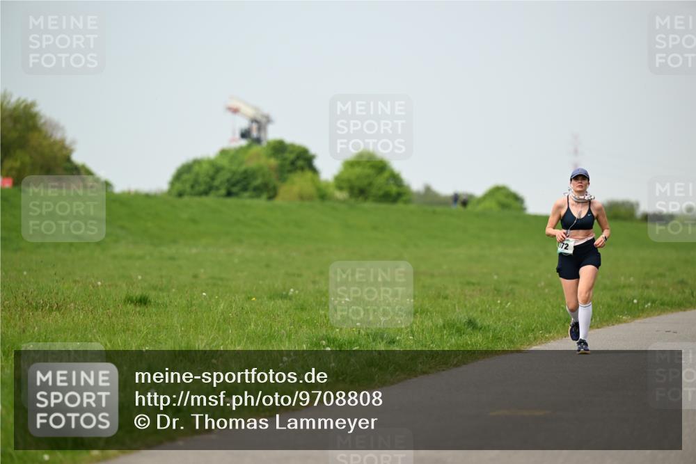 10.05.2026 - 8. Wedeler Halbmarathon Dr. Thomas Lammeyer http://msf.ph/oto/9708808 10.05.2026 12:02:09 Laufen 172 meine-sportfotos.de