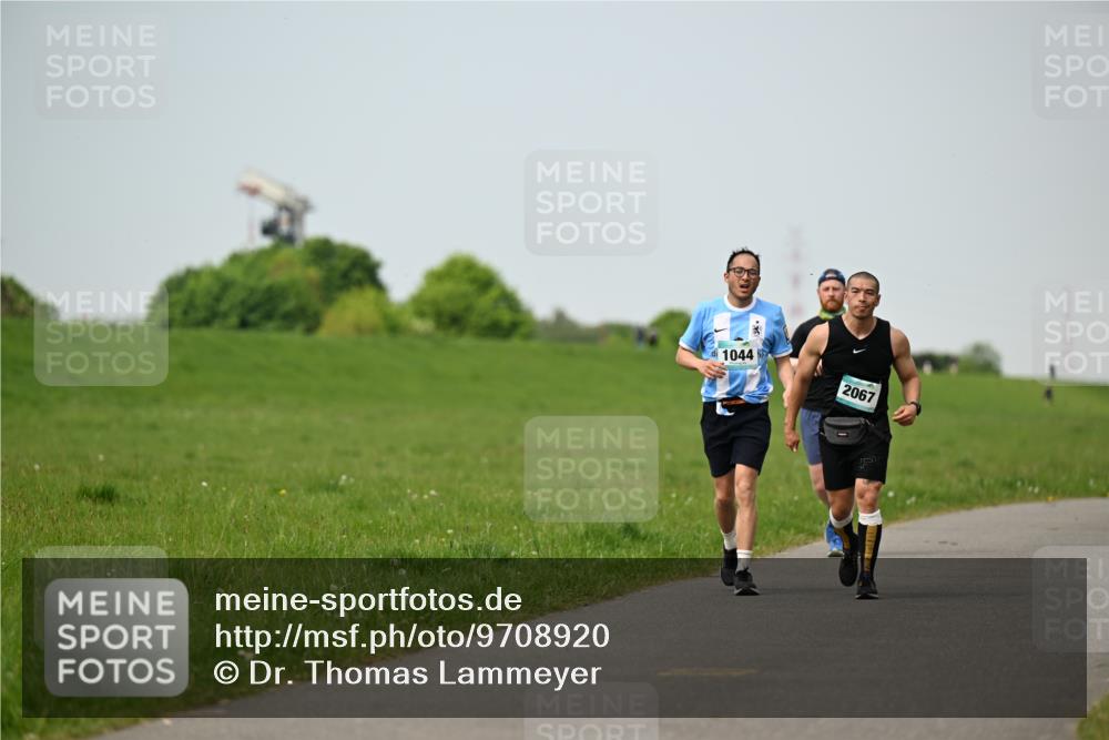 10.05.2026 - 8. Wedeler Halbmarathon Dr. Thomas Lammeyer http://msf.ph/oto/9708920 10.05.2026 12:02:21 Laufen 1044, 2067 meine-sportfotos.de