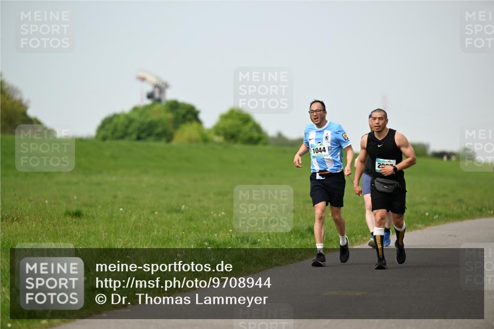 10.05.2026 - 8. Wedeler Halbmarathon Dr. Thomas Lammeyer http://msf.ph/oto/9708944 10.05.2026 12:02:22 Laufen 1044 meine-sportfotos.de
