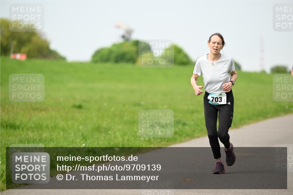 10.05.2026 - 8. Wedeler Halbmarathon Dr. Thomas Lammeyer http://msf.ph/oto/9709139 10.05.2026 12:02:41 Laufen 703 meine-sportfotos.de