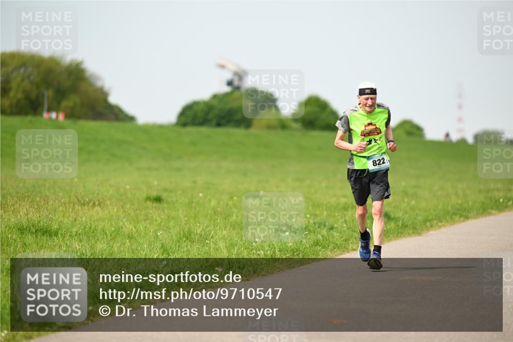 10.05.2026 - 8. Wedeler Halbmarathon Dr. Thomas Lammeyer http://msf.ph/oto/9710547 10.05.2026 12:04:56 Laufen 822 meine-sportfotos.de