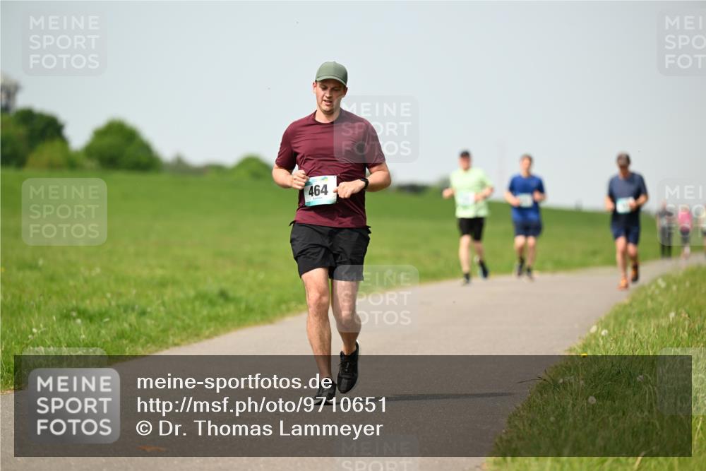 10.05.2026 - 8. Wedeler Halbmarathon Dr. Thomas Lammeyer http://msf.ph/oto/9710651 10.05.2026 12:05:02 Laufen 464 meine-sportfotos.de