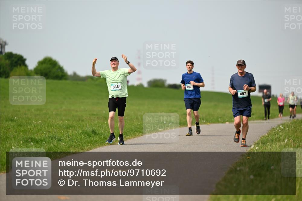 10.05.2026 - 8. Wedeler Halbmarathon Dr. Thomas Lammeyer http://msf.ph/oto/9710692 10.05.2026 12:05:09 Laufen 338, 690, 497 meine-sportfotos.de