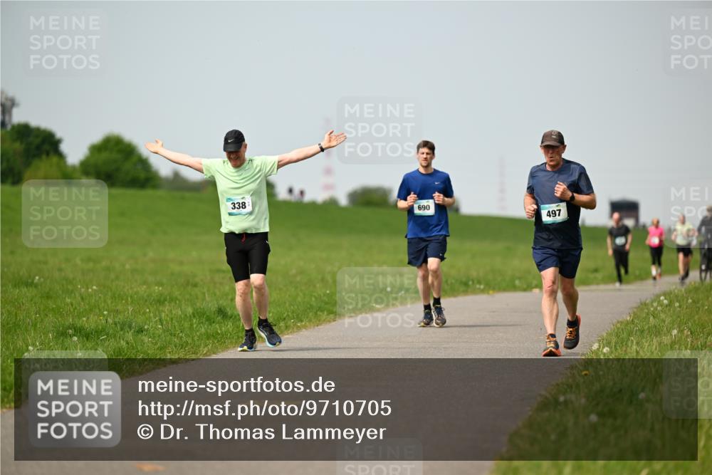 10.05.2026 - 8. Wedeler Halbmarathon Dr. Thomas Lammeyer http://msf.ph/oto/9710705 10.05.2026 12:05:10 Laufen 338, 690, 497 meine-sportfotos.de
