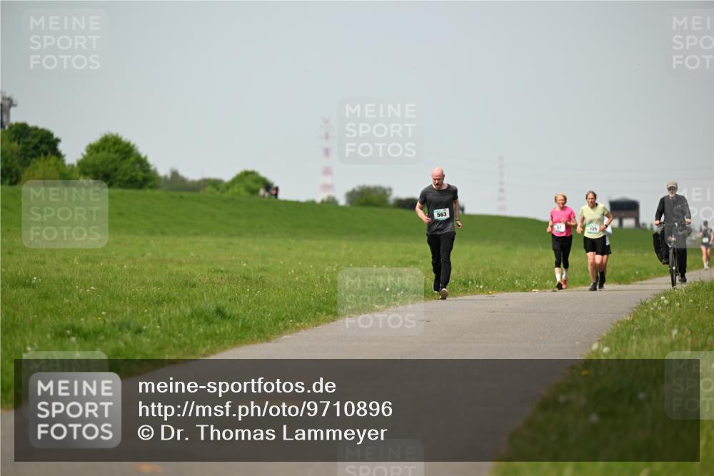 10.05.2026 - 8. Wedeler Halbmarathon Dr. Thomas Lammeyer http://msf.ph/oto/9710896 10.05.2026 12:05:23 Laufen 563, 125 meine-sportfotos.de