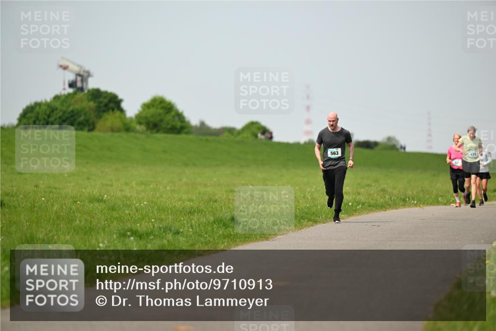 10.05.2026 - 8. Wedeler Halbmarathon Dr. Thomas Lammeyer http://msf.ph/oto/9710913 10.05.2026 12:05:26 Laufen 563 meine-sportfotos.de