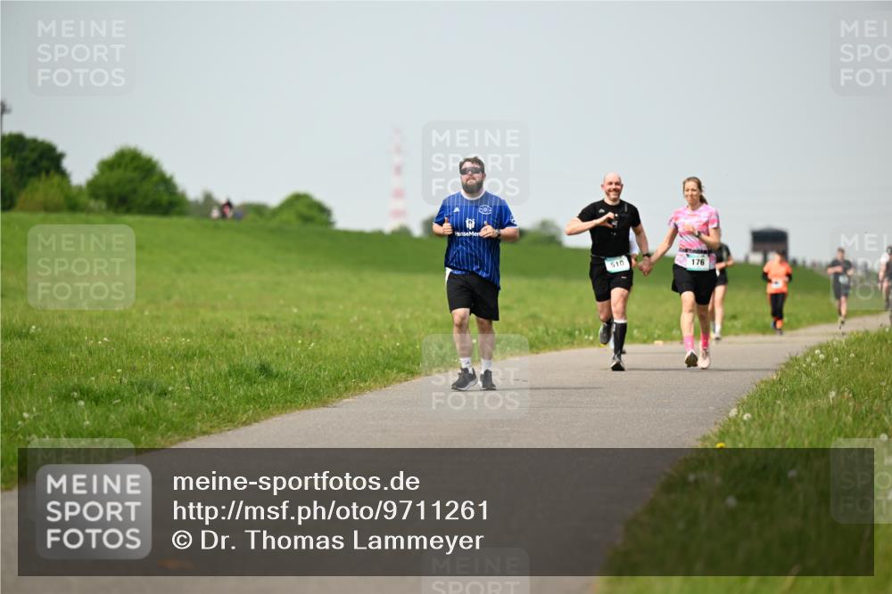 10.05.2026 - 8. Wedeler Halbmarathon Dr. Thomas Lammeyer http://msf.ph/oto/9711261 10.05.2026 12:06:09 Laufen 510, 176 meine-sportfotos.de