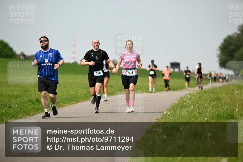 10.05.2026 - 8. Wedeler Halbmarathon Dr. Thomas Lammeyer http://msf.ph/oto/9711294 10.05.2026 12:06:13 Laufen 510, 176 meine-sportfotos.de