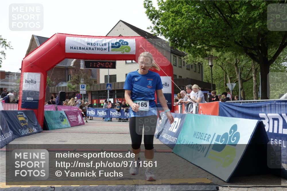 10.05.2026 - 8. Wedeler Halbmarathon Yannick Fuchs http://msf.ph/oto/9711561 10.05.2026 11:24:00 Ziel 991, 2125, 2165 meine-sportfotos.de