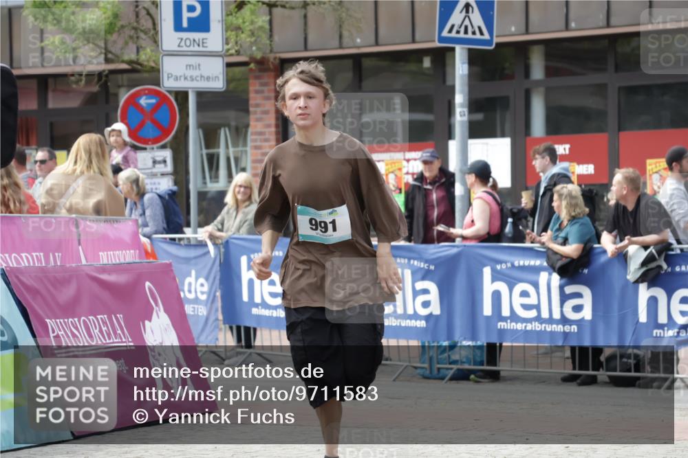 10.05.2026 - 8. Wedeler Halbmarathon Yannick Fuchs http://msf.ph/oto/9711583 10.05.2026 11:24:02 Ziel 991, 2125, 2165 meine-sportfotos.de