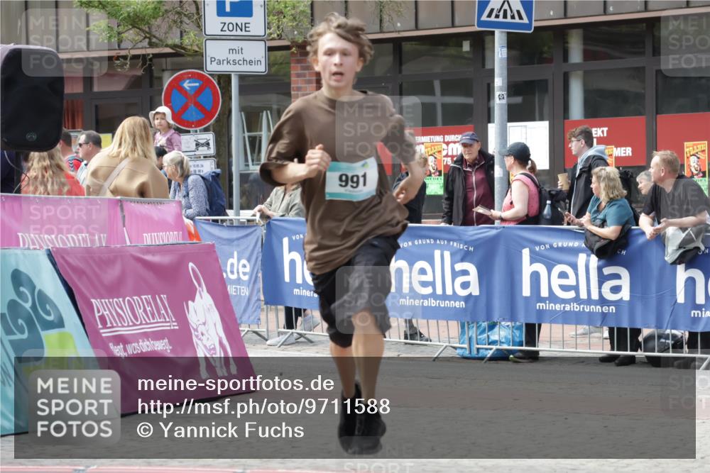 10.05.2026 - 8. Wedeler Halbmarathon Yannick Fuchs http://msf.ph/oto/9711588 10.05.2026 11:24:03 Ziel 991, 2165 meine-sportfotos.de