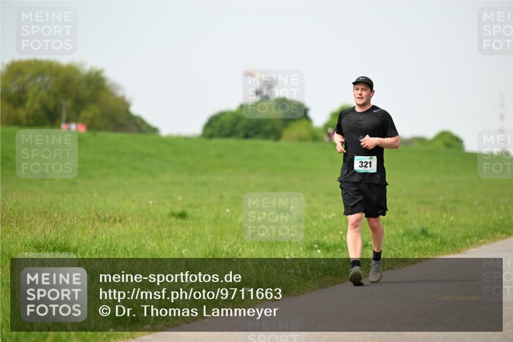 10.05.2026 - 8. Wedeler Halbmarathon Dr. Thomas Lammeyer http://msf.ph/oto/9711663 10.05.2026 12:06:47 Laufen 321 meine-sportfotos.de