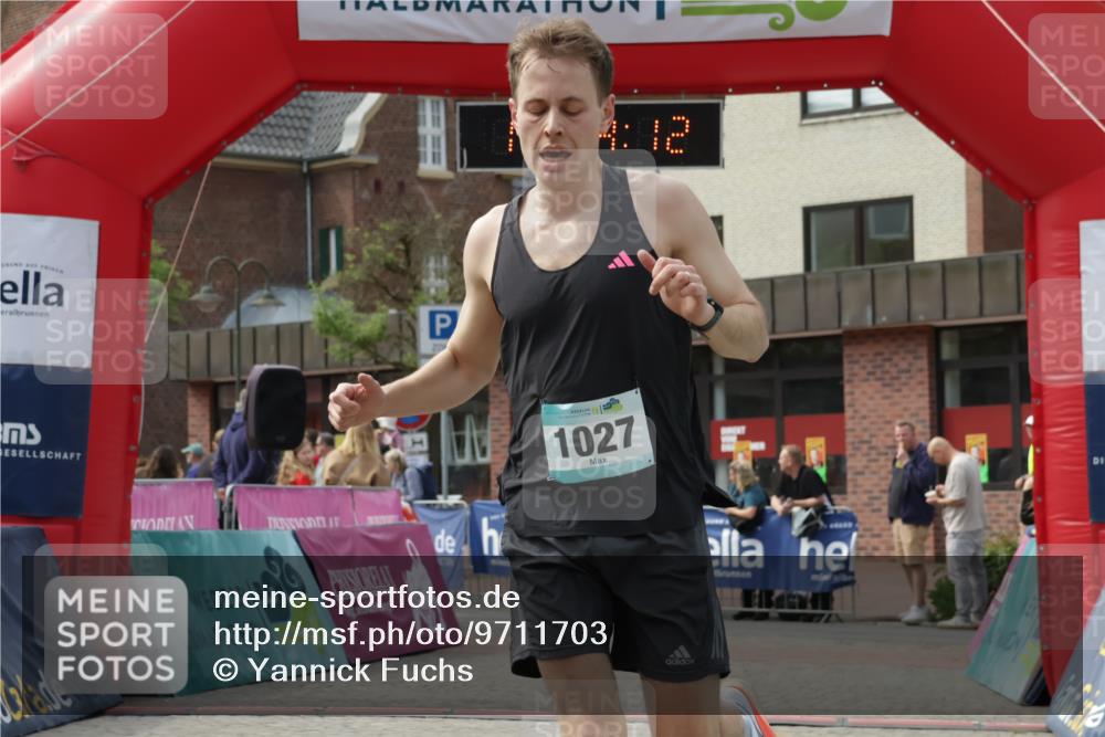 10.05.2026 - 8. Wedeler Halbmarathon Yannick Fuchs http://msf.ph/oto/9711703 10.05.2026 11:24:10 Ziel 1027 meine-sportfotos.de