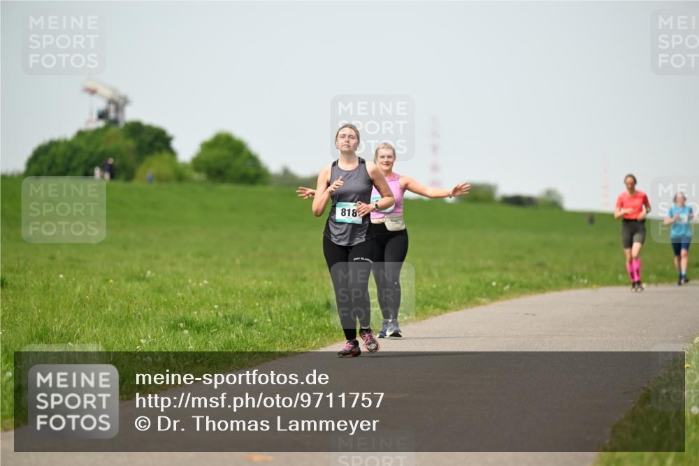 10.05.2026 - 8. Wedeler Halbmarathon Dr. Thomas Lammeyer http://msf.ph/oto/9711757 10.05.2026 12:07:21 Laufen 818 meine-sportfotos.de