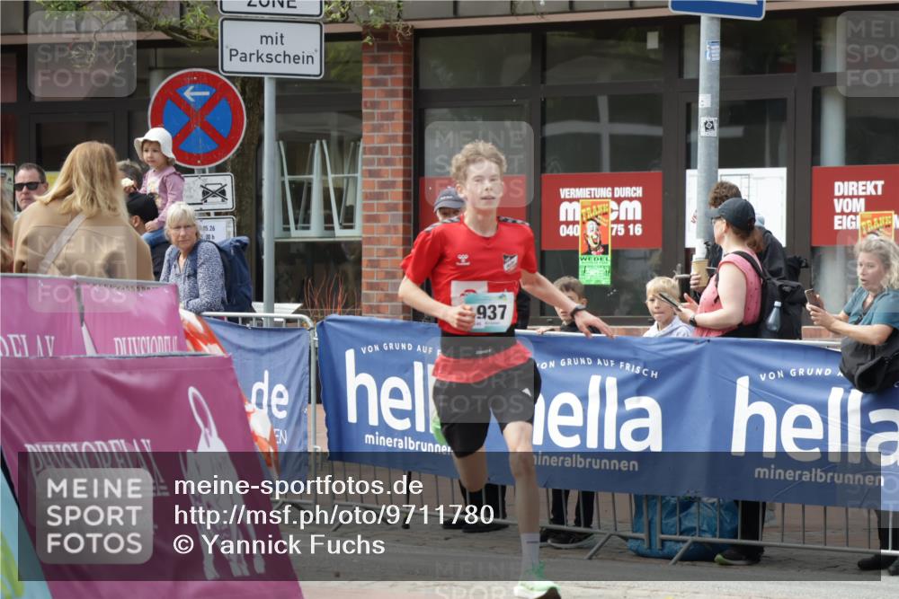 10.05.2026 - 8. Wedeler Halbmarathon Yannick Fuchs http://msf.ph/oto/9711780 10.05.2026 11:24:32 Ziel 937 meine-sportfotos.de