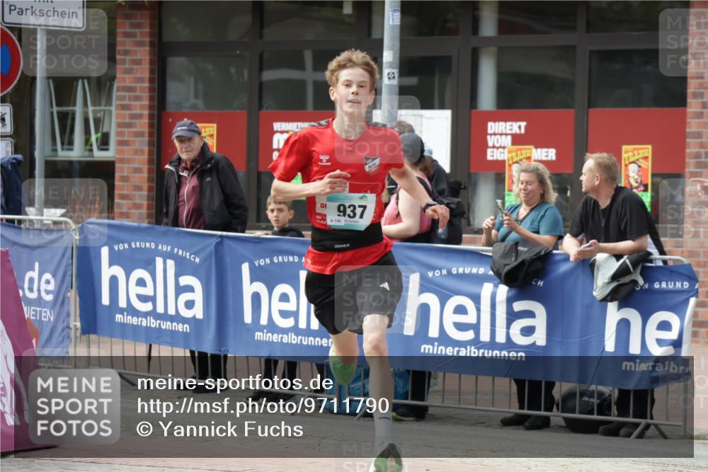 10.05.2026 - 8. Wedeler Halbmarathon Yannick Fuchs http://msf.ph/oto/9711790 10.05.2026 11:24:32 Ziel 937 meine-sportfotos.de