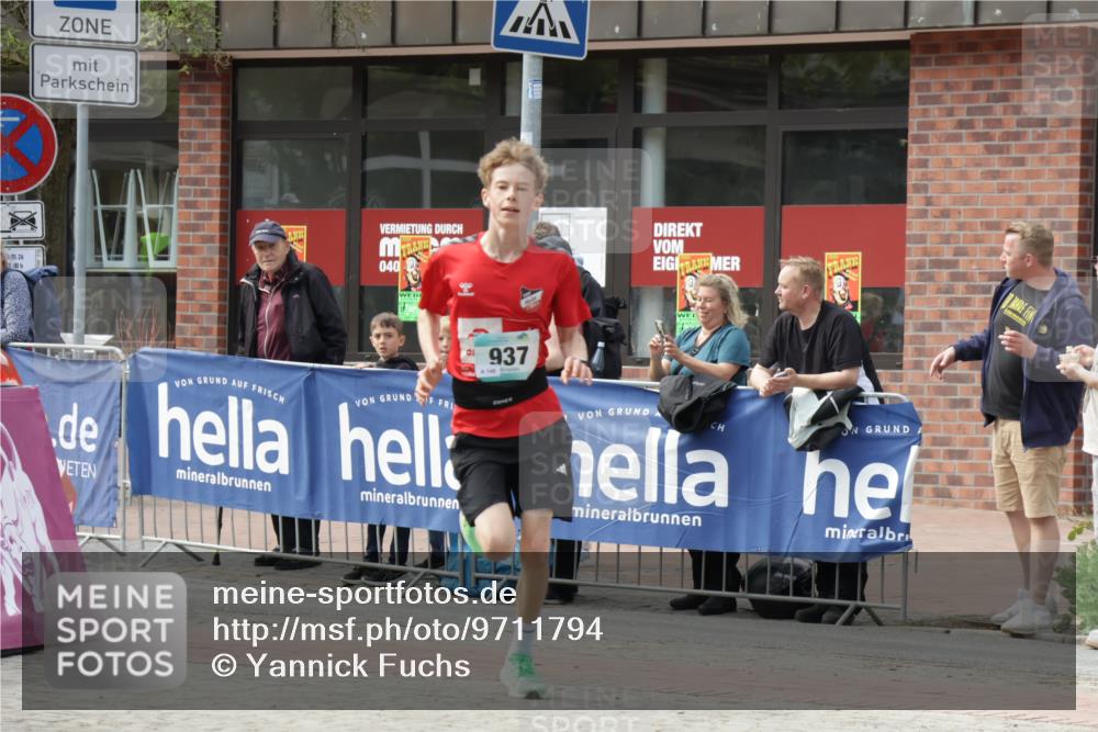 10.05.2026 - 8. Wedeler Halbmarathon Yannick Fuchs http://msf.ph/oto/9711794 10.05.2026 11:24:32 Ziel 937 meine-sportfotos.de