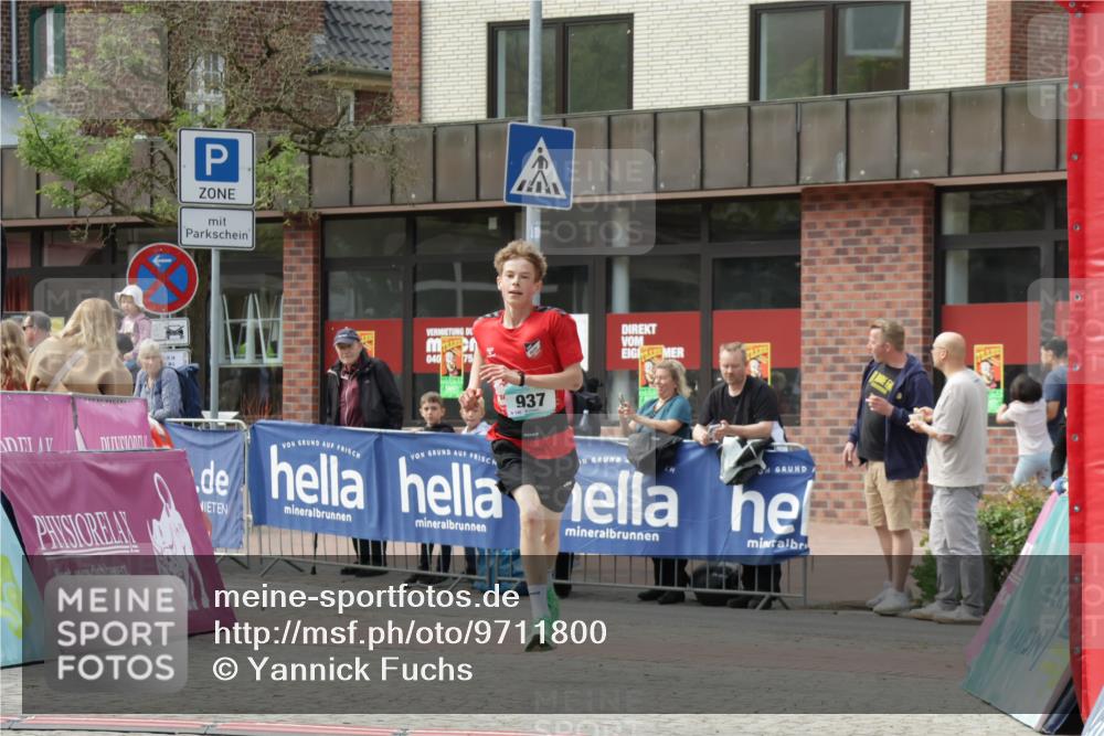 10.05.2026 - 8. Wedeler Halbmarathon Yannick Fuchs http://msf.ph/oto/9711800 10.05.2026 11:24:33 Ziel 937 meine-sportfotos.de