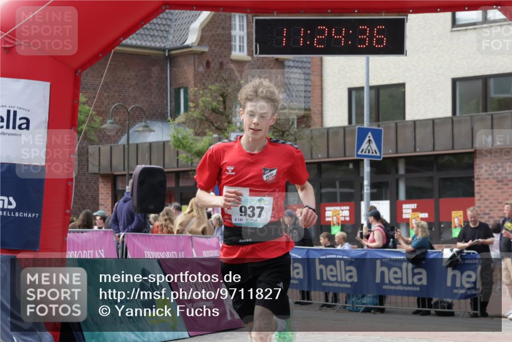 10.05.2026 - 8. Wedeler Halbmarathon Yannick Fuchs http://msf.ph/oto/9711827 10.05.2026 11:24:35 Ziel 937 meine-sportfotos.de